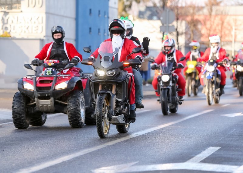 Ovi Djedovi Mrazovi ne trebaju sanjke – imaju motocikle!