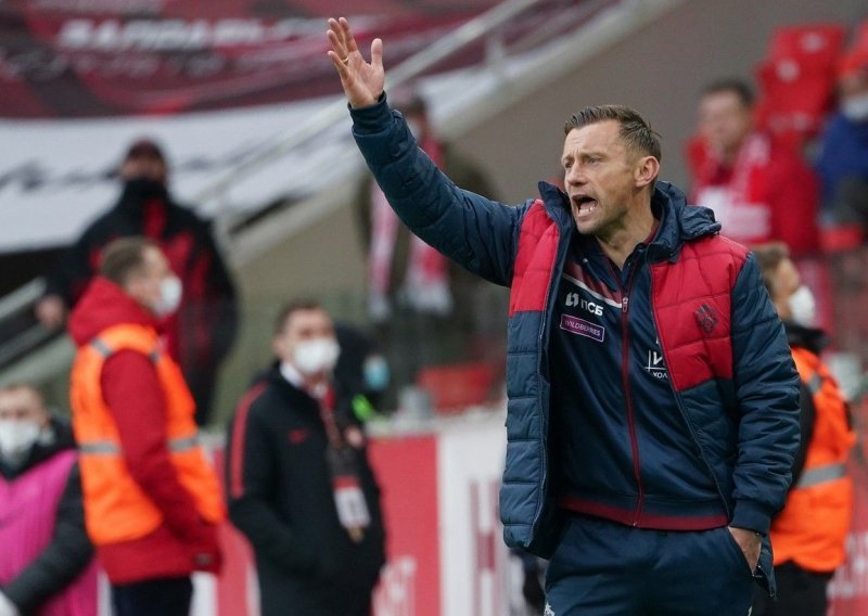 Nakon euforičnog starta na klupi moskovskog CSKA-a, Ivica Olić zapao u krizu; a sada poslao i loše vijesti izborniku Zlatku Daliću