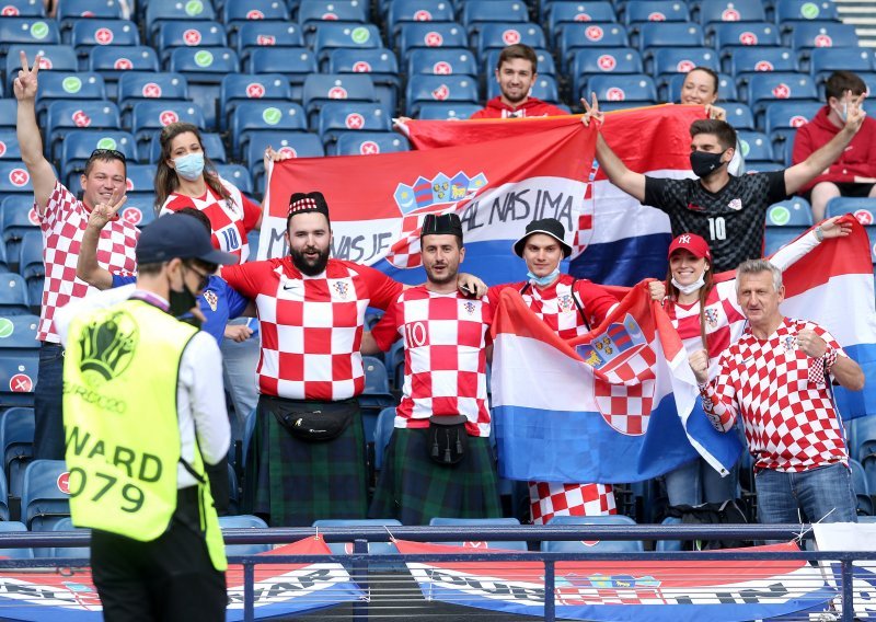 [FOTO] Ovo je sve samo ne normalno! Pogled na tribine za vrijeme utakmice Hrvatske i Češke izaziva tugu