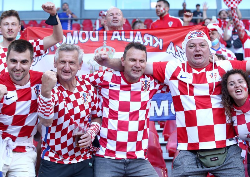 [VIDEO/FOTO] Napokon tamo gdje im je i mjesto! Na tisuće hrvatskih navijača na stadionu Parken, s tribina se orila 'Moja domovina...'