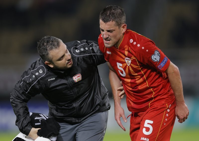 [FOTO] Kapetan Dinama Arijan Ademi teško se ozlijedio na utakmici protiv Njemačke; 'elf' je tek u nastavku 'slomio' Makedonce i izborio put u Katar