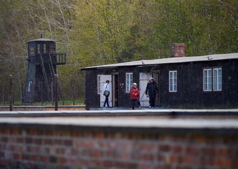 U Njemačkoj počelo suđenje 96-godišnjoj bivšoj djelatnici koncentracijskog logora; zatvorenici umirali zbog iscprljenosti i gladi