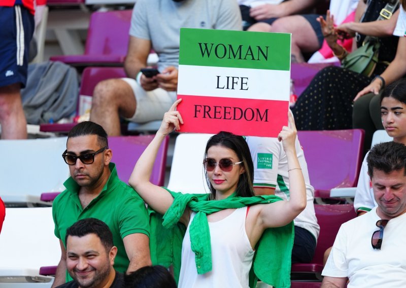 Ma kakvi nogometaši, ona je prvo ime utakmice! Poruka hrabre Iranke zbog koje može zaboraviti na povratak u svoju zemlju
