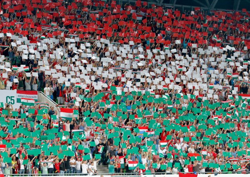 Mađari tvrde da imje dopušteno korištenje zastave Velike Mađarske na nogometnim utakmicama, UEFA sve demantira