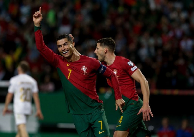 Sudac je označio početak utakmice, a Ronaldo ušao u povijest. Nitko od svjetskih zvijezda nije mu ni blizu, pa ni Luka Modrić