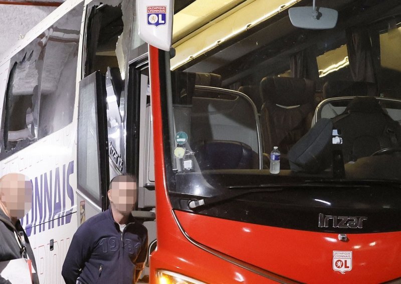 Kamenovan bus s hrvatskim igračima, treneru razbijena glava, derbi otkazan