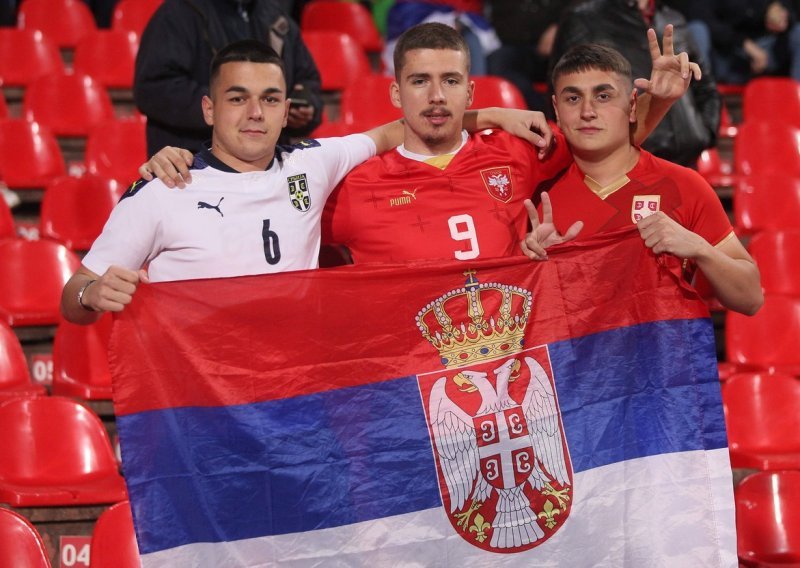 Uefa prašta Srbima, kazna zbog navijačkih nerada znatno ublažena