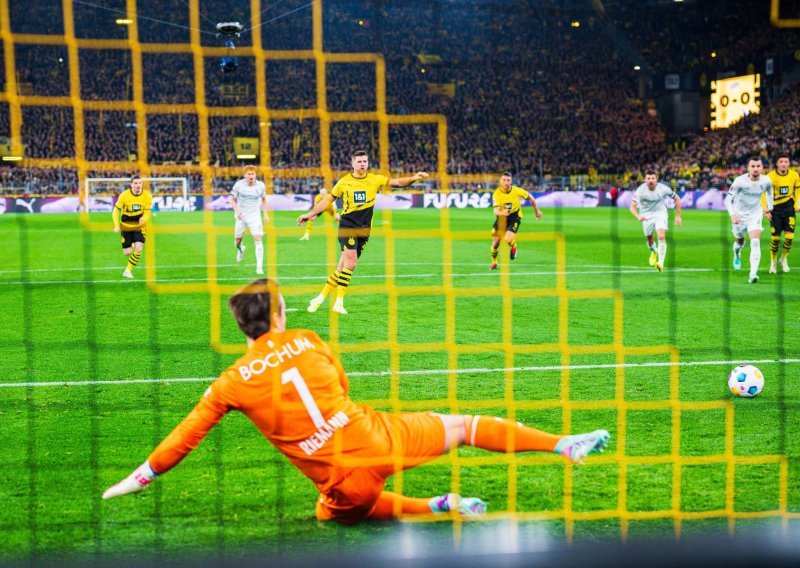 Borussia Dortmund melje sve pred sobom i penje se na ljestvici; tri gola Fullkruga