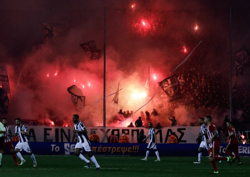 Velika drama u Solunu; navijači PAOK-a upali na trening, prijetili igračima i treneru