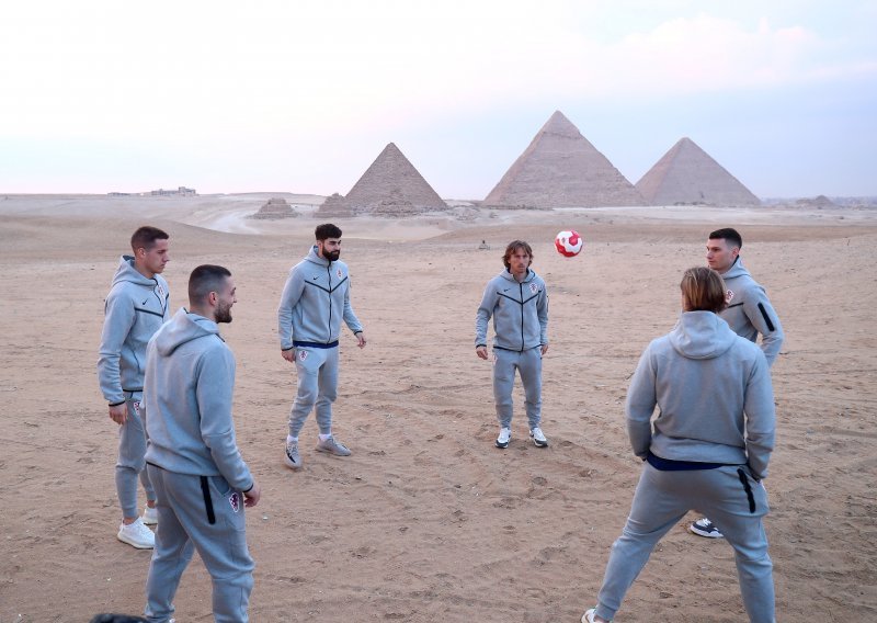 Ovako je izgledao trening Luke Modrića i 'vatrenih' ispred piramida