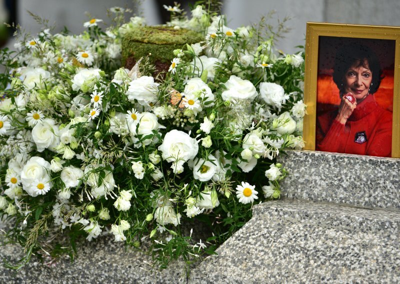 Pokopana Janica iz kultne 'Breze': Ovako je protekao posljednji ispraćaj Mance Košir