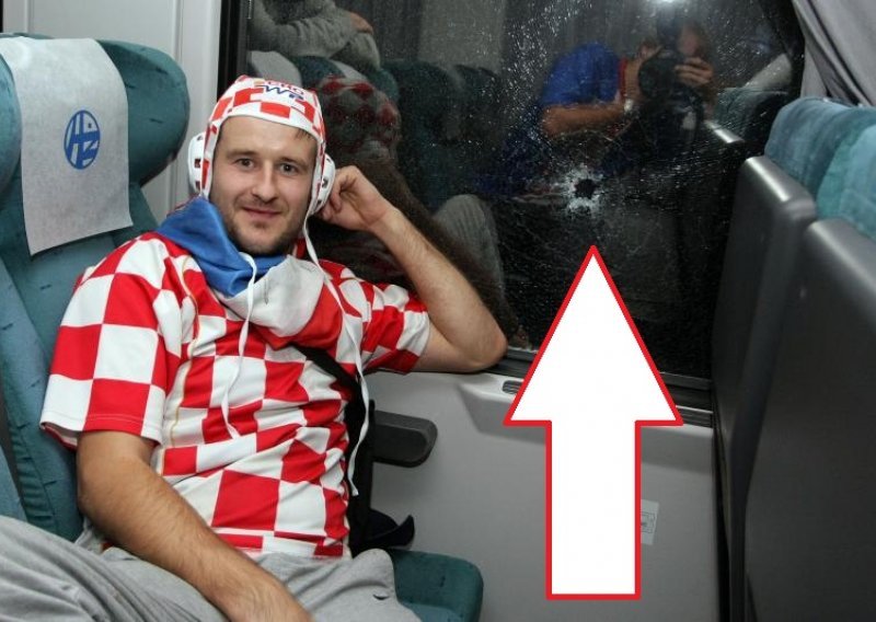 'Vlak s hrvatskim navijačima nije bio oštećen'