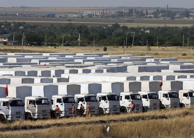 Ruski humanitarni konvoj još stoji na granici