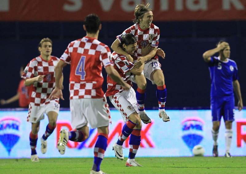 Eduardo double against Israel sends Croatia top of Group F