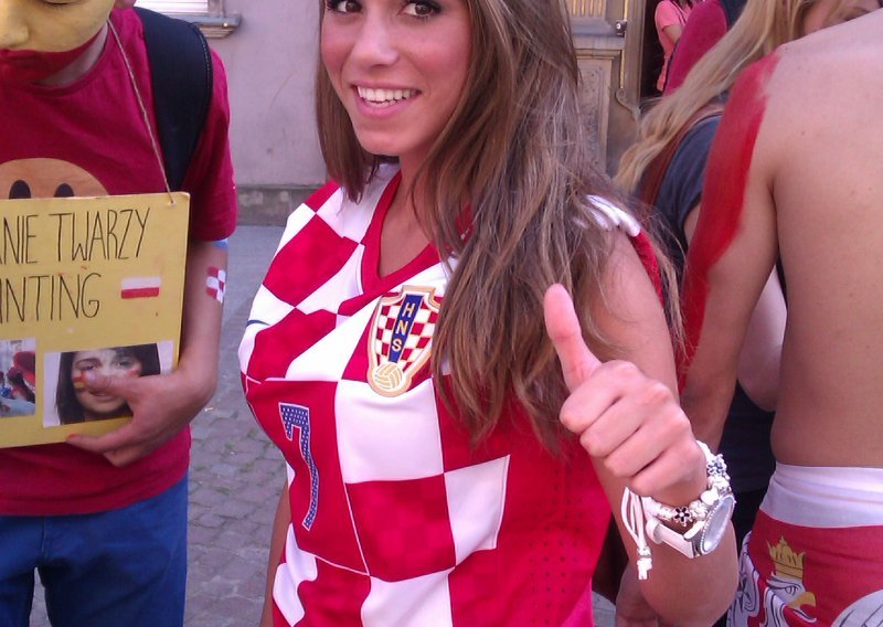 Je li ovo najljepša hrvatska navijačica u Gdanjsku?
