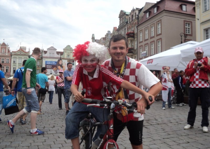 Kako Poljaci navijaju za svoje 'biało-czerwone'