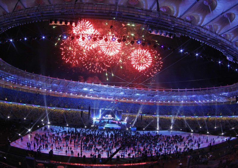 Nakon požara Shakira i Janukovič otvorili stadion u Kijevu