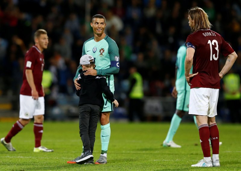 Zabio im je dva gola, ali ovim potezom Ronaldo je oduševio navijače u Latviji