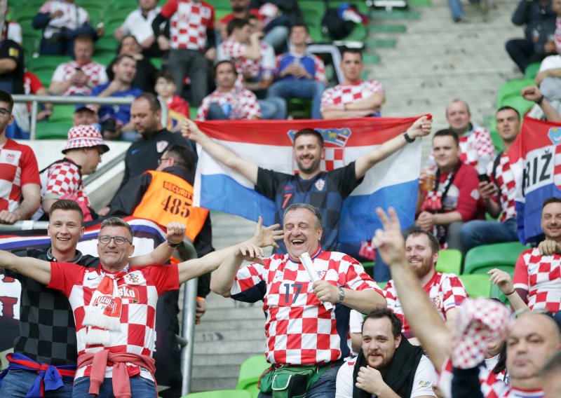 Hrvatski su navijači, za razliku od naših reprezentativaca, uspješno  parirali glasnim Mađarima u Budimpešti