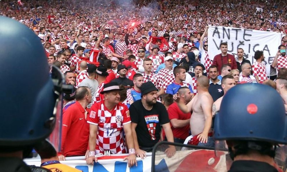 hrvatski navijači u St Etienneu