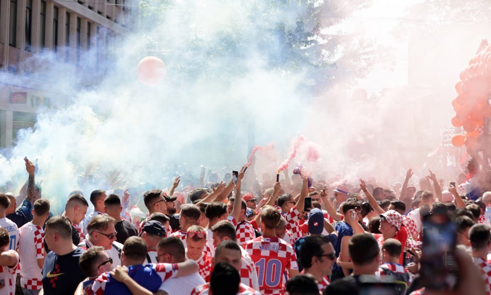 Hrvatski navijači na ulicama Rotterdama