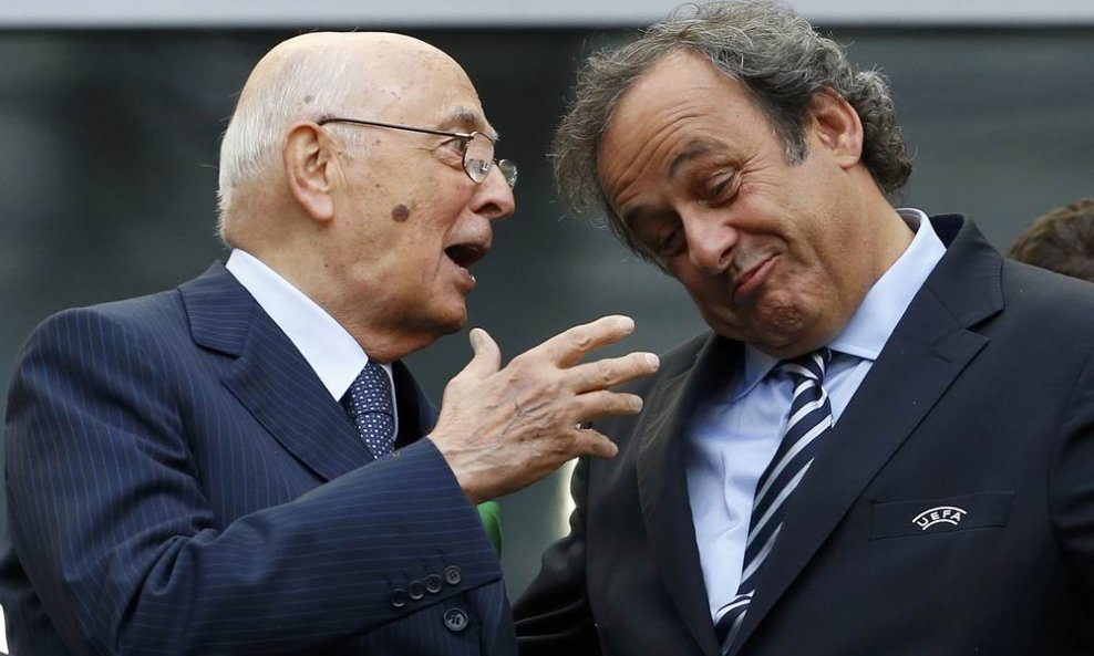Giorgio Napolitano (L) i Michel Platini