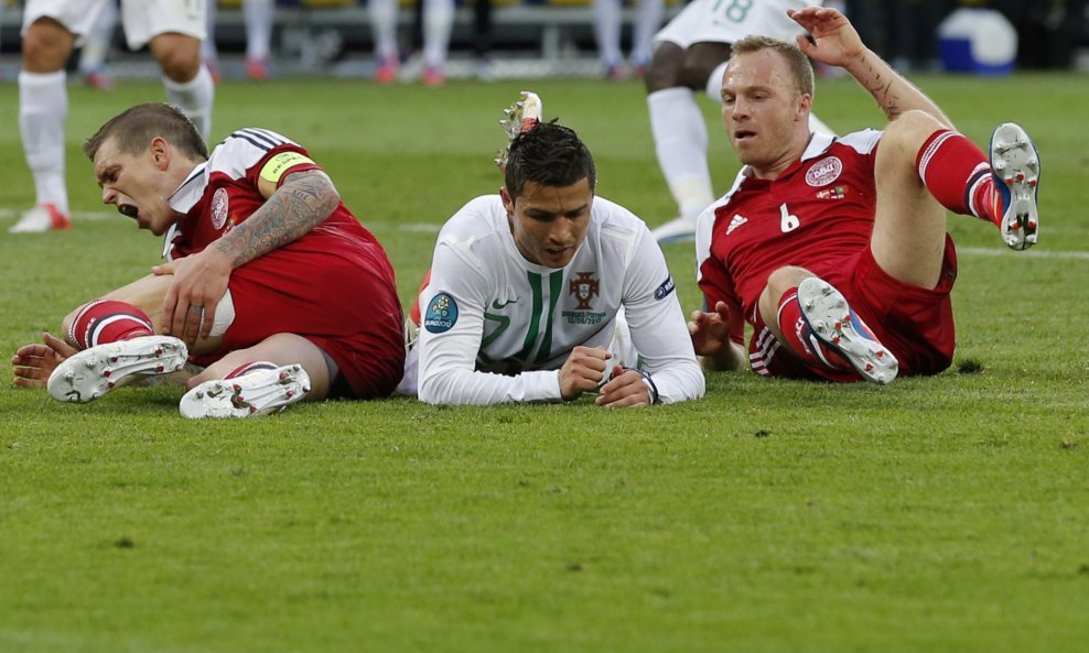 Cristiano Ronaldo (Portugal) vs. Daniel Agger i Lars Jacobsen (Danska)