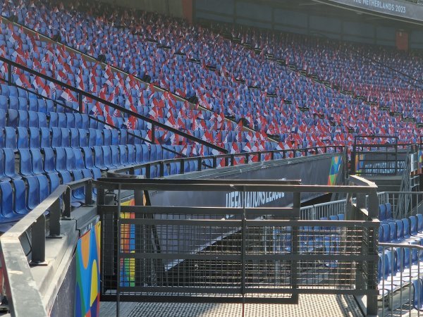 Hrvatske zastavice na Feijenoordovom stadionu