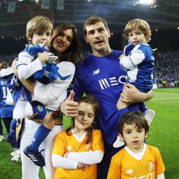 Iker Casillas i supruga Sara Carbonero sa sinovima Martinom i Lucasom